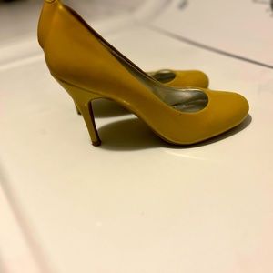 Size 6 Jessica Simpson, high heel shoes there in a good used condition